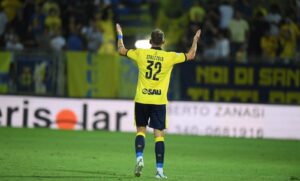 “Dal campo in store”, la prima maglia da collezione è di Luca Strizzolo